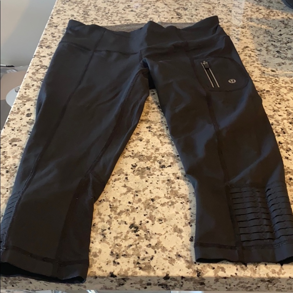 Lululemon running crops